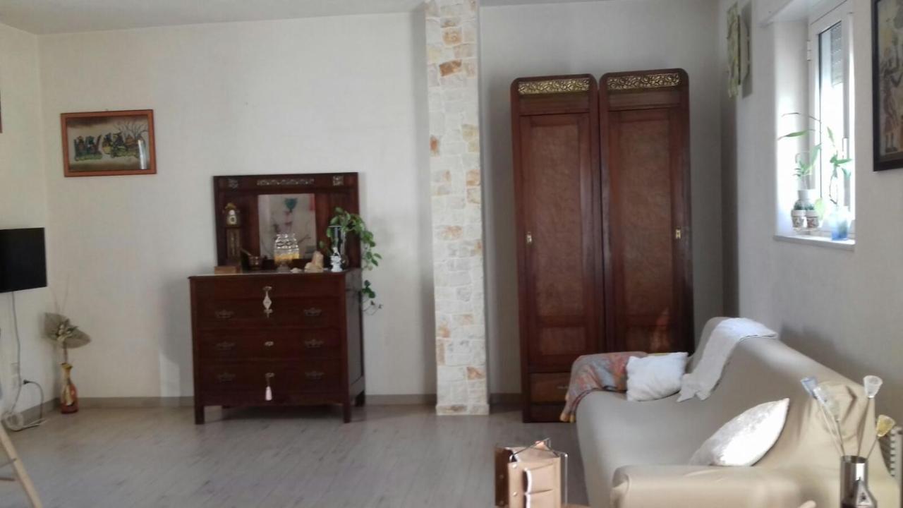 Casa Loredana Конверсано Екстер'єр фото